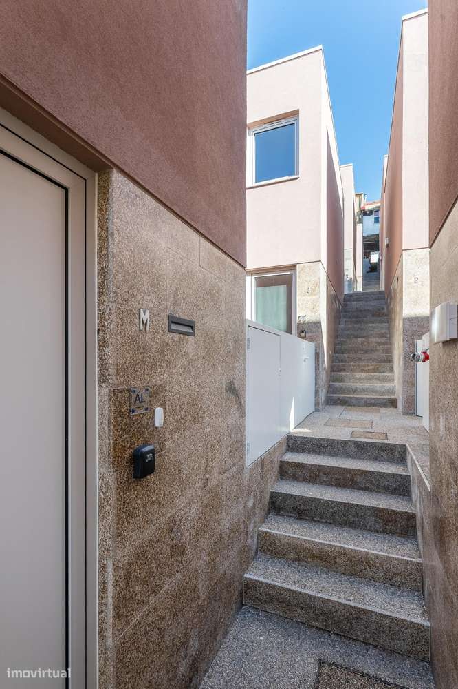 T1 Duplex com Terraço Novo na Rua do Bonjardim-2