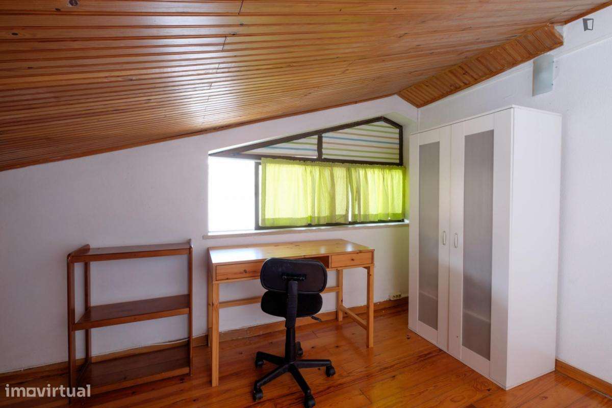 Quarto - localizado em Conchada Coimbra - Grande imagem: 2/10