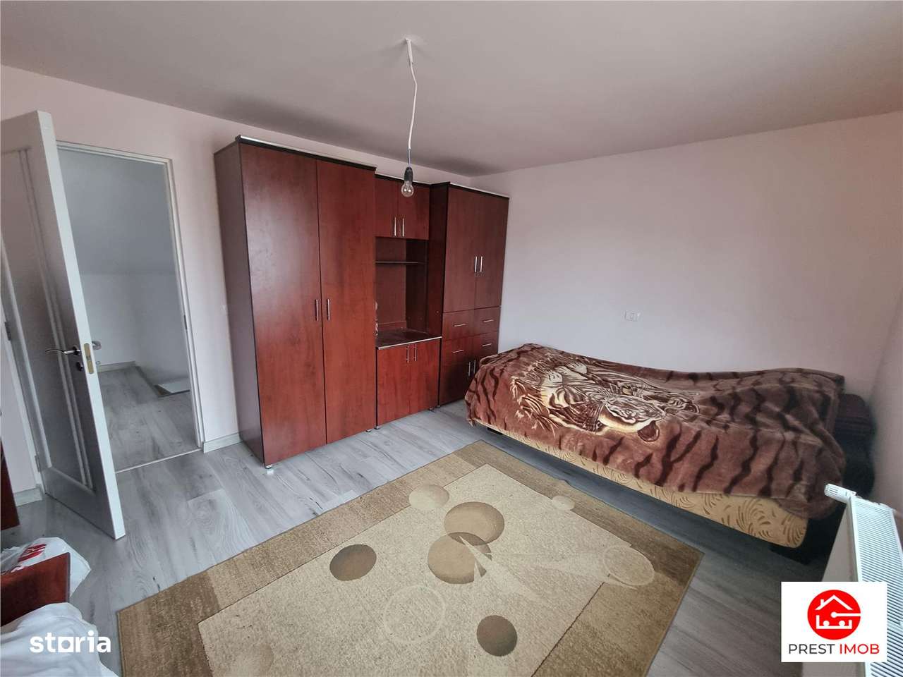 Casa independenta pe 2 nivele, 4 camere, 2 bai, debara cu 3 arii teren - Imagine principală: 4/12