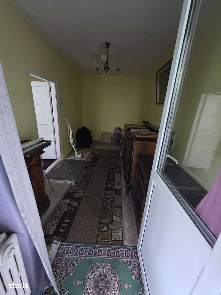 Apartament cu 3 camere nedecomandat  Podul Ros Podul de Piatra etaj 1-1