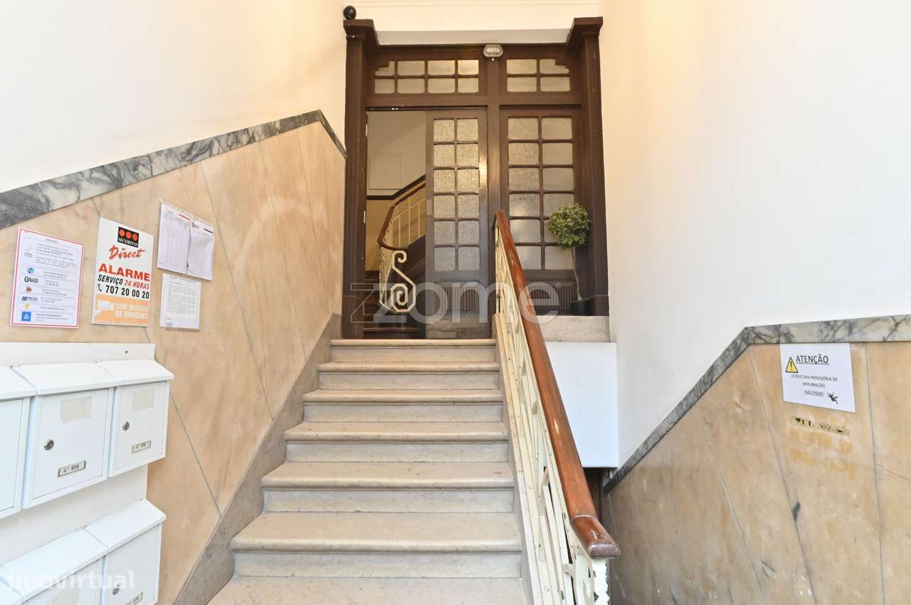 Apartamento T2+1 Renovado na Avenida Almirante Reis - Grande imagem: 3/30