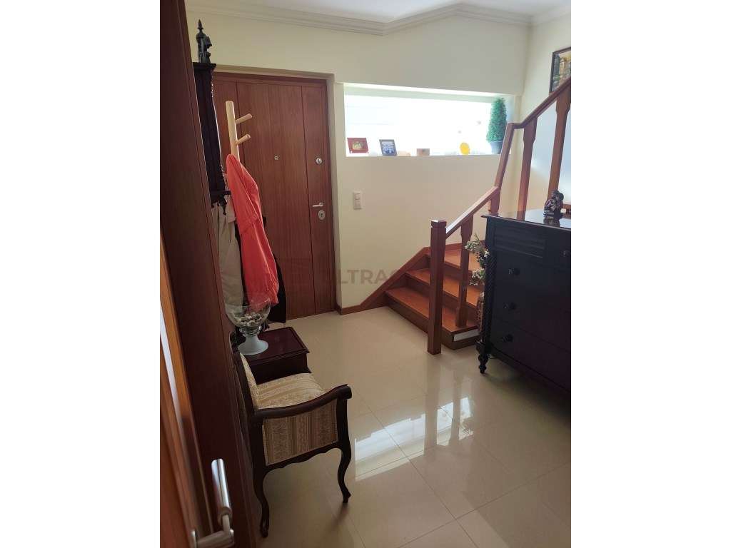 Vende-se Moradia V4 renovada com terraço, churrasqueira e horta a 5...-30
