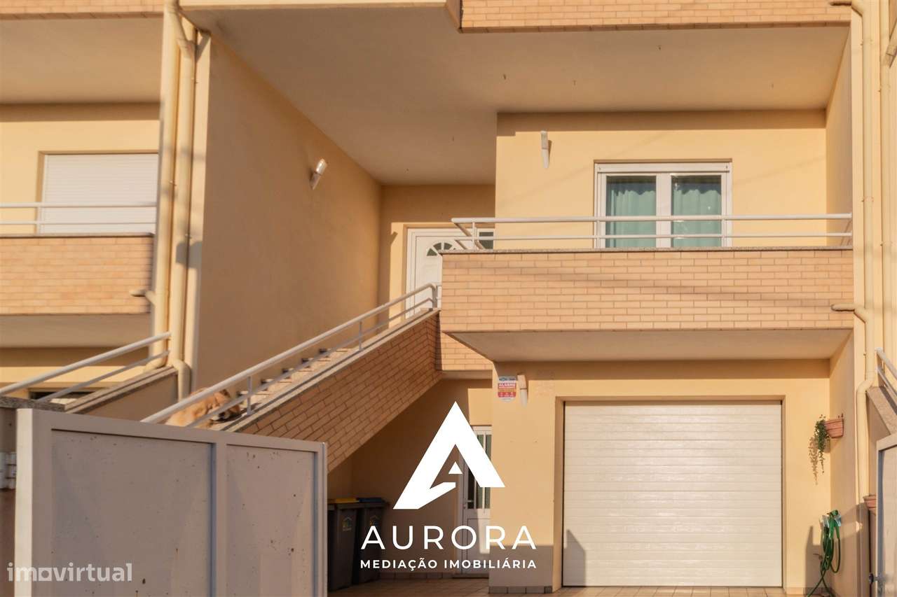 Moradia T3 em Lobão | Áreas amplas, terraço e garagem para três viatur-2