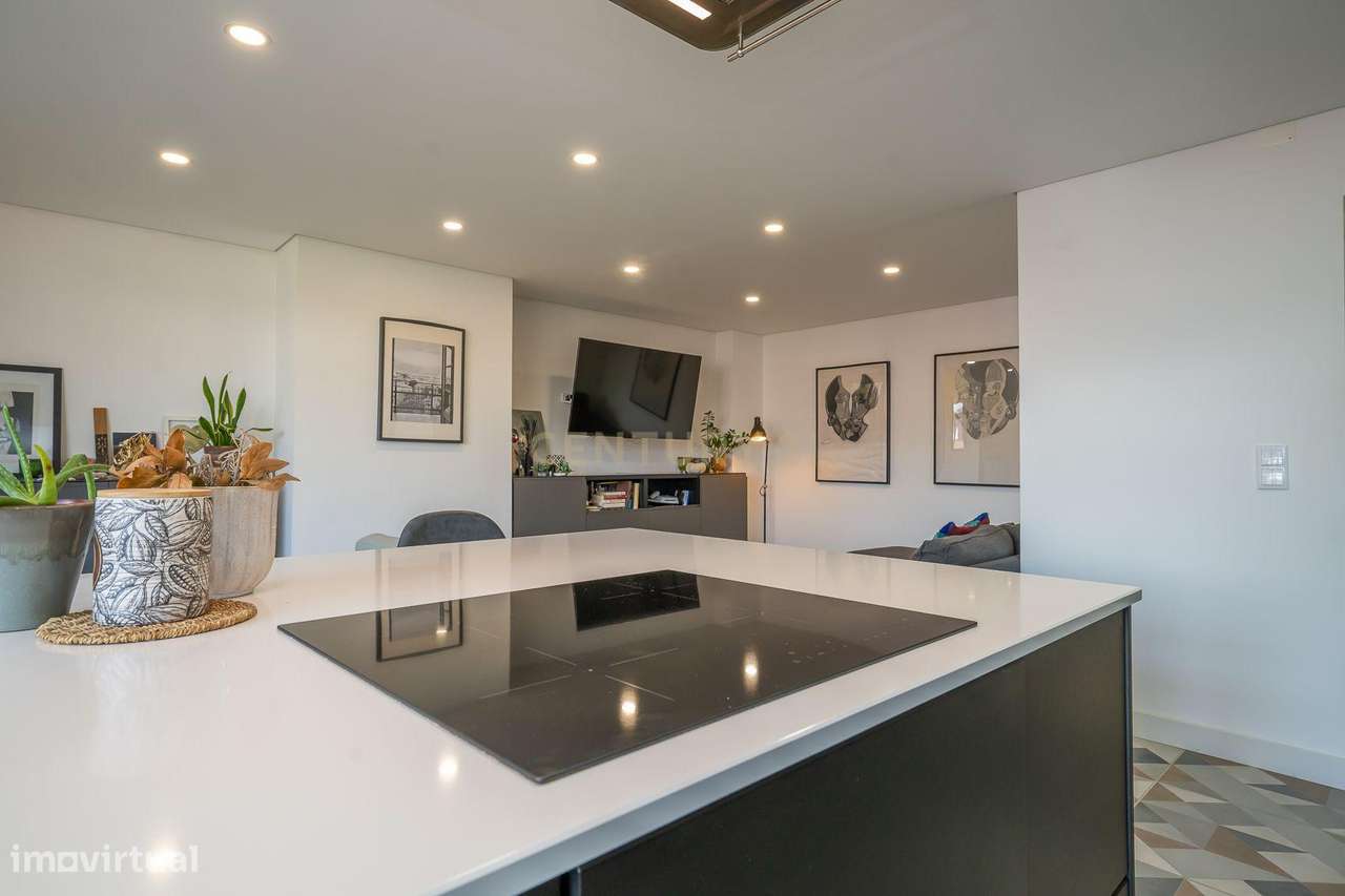 Espaçoso Apartamento T2, Totalmente Remodelado, c/ Varanda, Bairro Sal - Grande imagem: 5/39