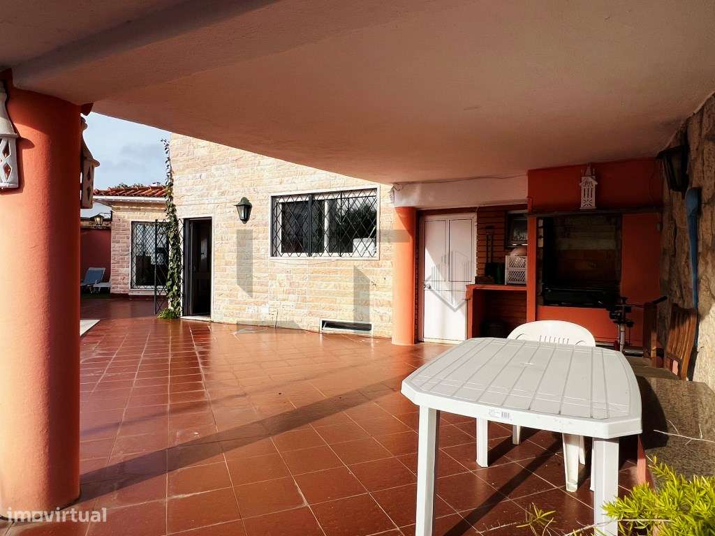 Encantadora Moradia T5 com Piscina para Venda, em São Pedro do Estoril - Grande imagem: 4/33