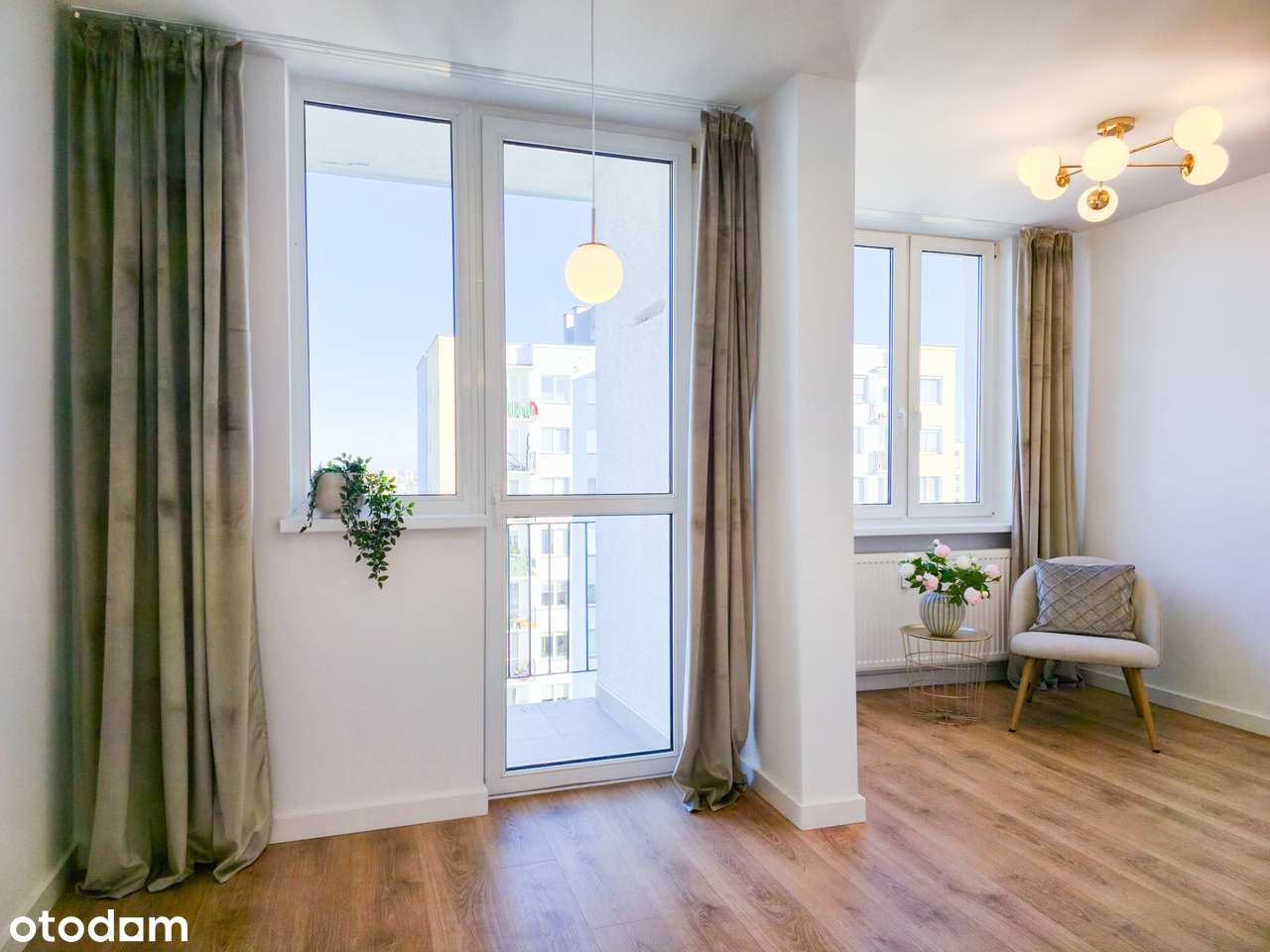 Jasne 4 pokoje blisko centrum - gotowe pod klucz!-1