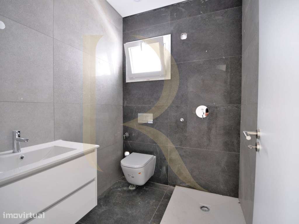 Moradia isolada nova T4+1 com piscina e garagem em Brejos de Azeitão-29