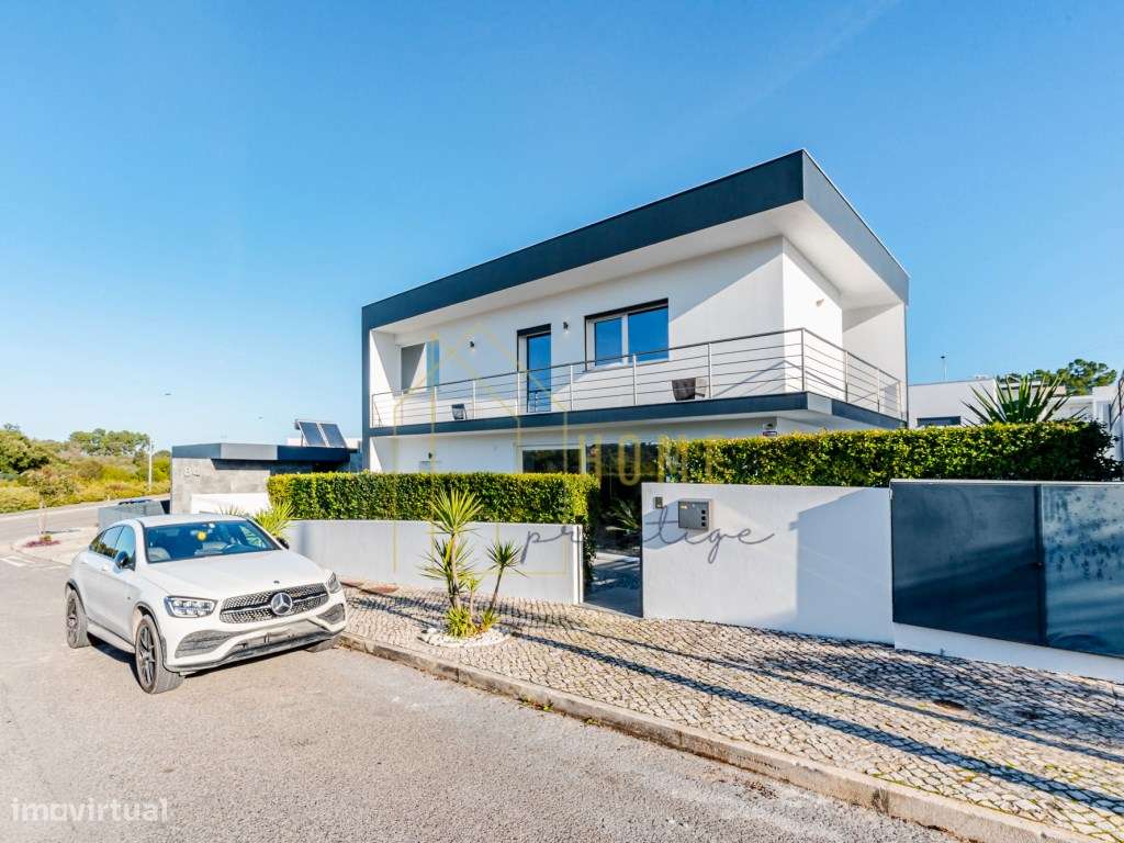 Moradia T4 na Urbanização Jardins de Santiago- Setúbal-51