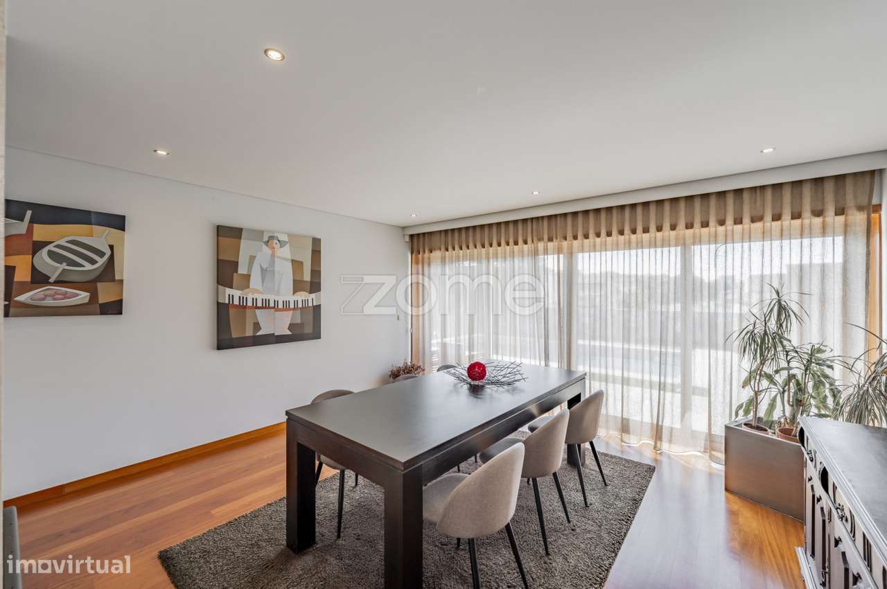 Moradia T5 com Piscina, 4 Suites e Garagem para 4 Carros em Esposende-11