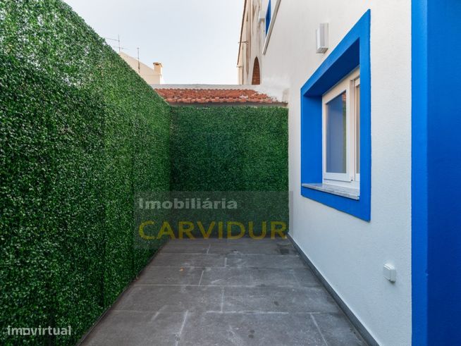 Moradia V2 em banda, Barreiro Centro, totalmente Remodelada-4