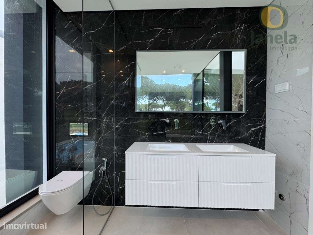 Moradia T4 de Luxo com Piscina, em Primeira Linha de Golfe, Vilamoura-33