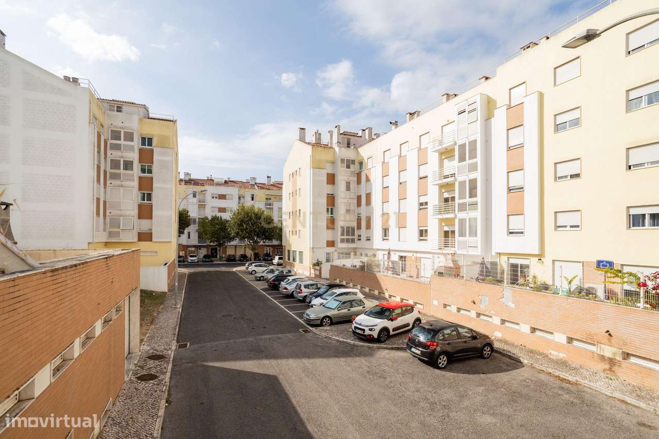 Loja para Venda | Urbanização das Brancas | Amadora-1