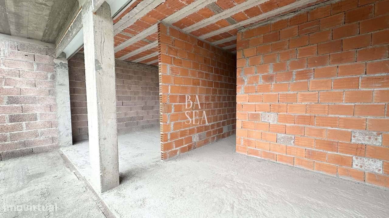 Moradia T3 em Estrutura com 3 Suítes em Lamaçães Braga-8