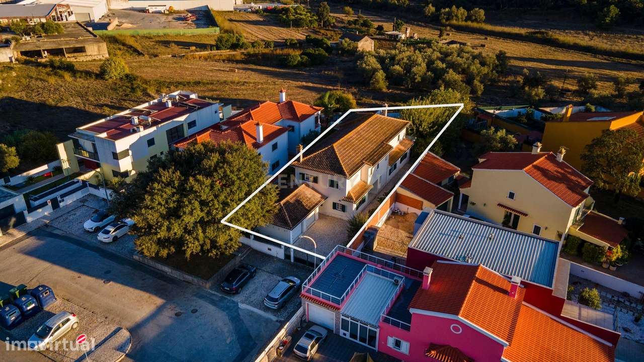 Espaço, conforto e qualidade — Moradia T4 no Vale da Rosa-30