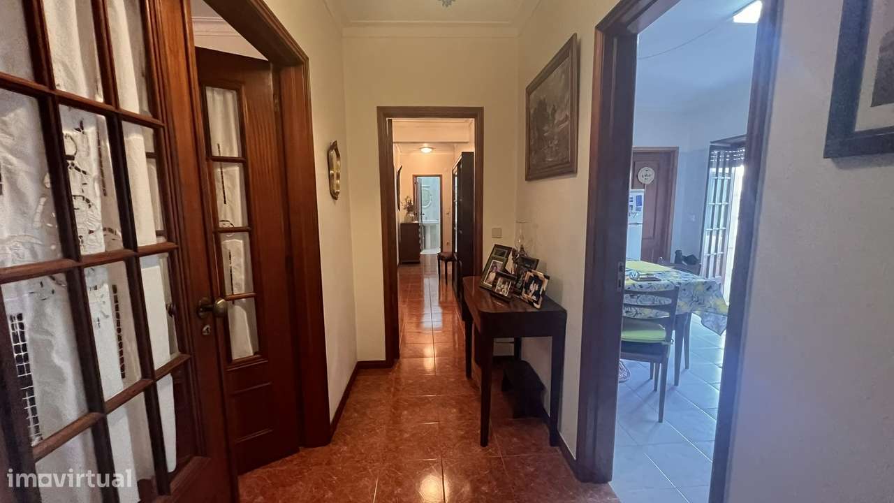 Apartamento T3 Mobilado e Equipado no Centro da Lourinhã - Grande imagem: 3/12