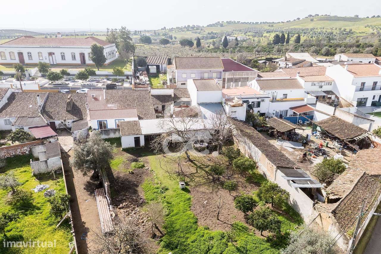 Moradia térrea c/ 311 m² de construção em lote de 1124 m² | Vila de Fr-51