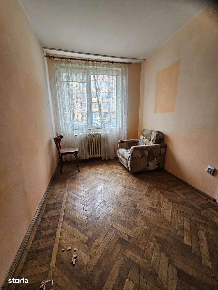 Ultracentral -parter , apartament cu trei camere, parcare-4
