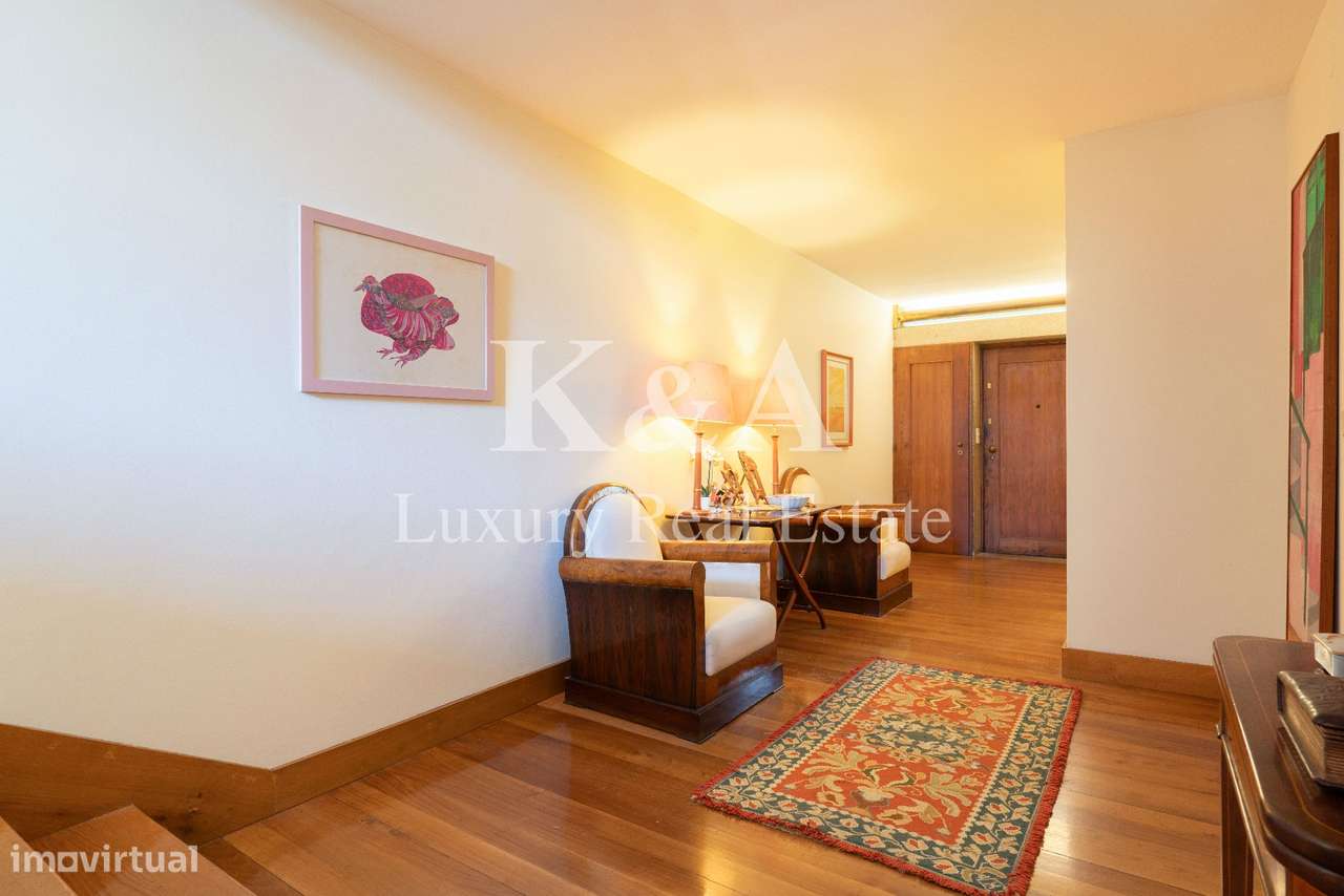 Moradia T4 com jardim numa zona residencial tranquila, em Aldoar. - Grande imagem: 4/22