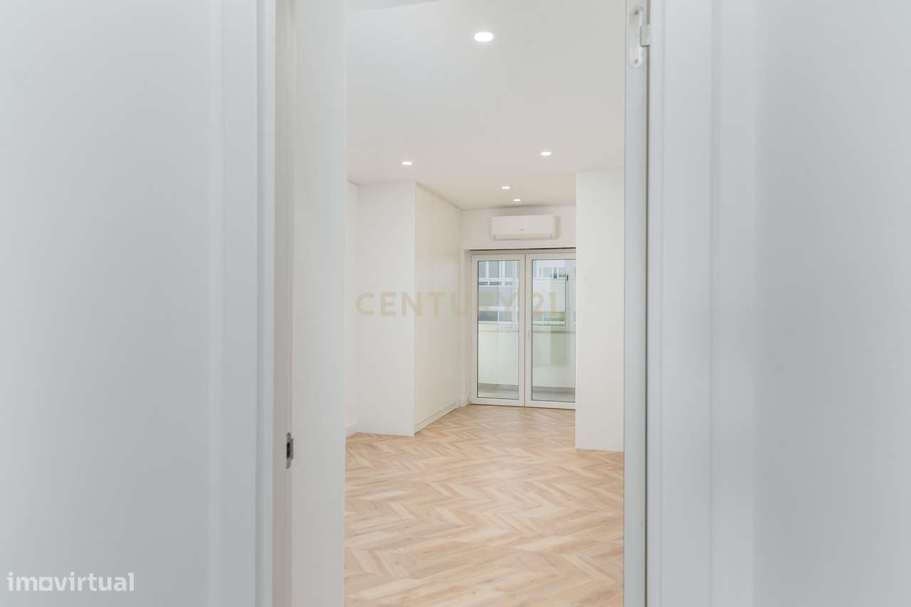 Apartamento T3 Totalmente Remodelado – Cova da Piedade, Almada-37