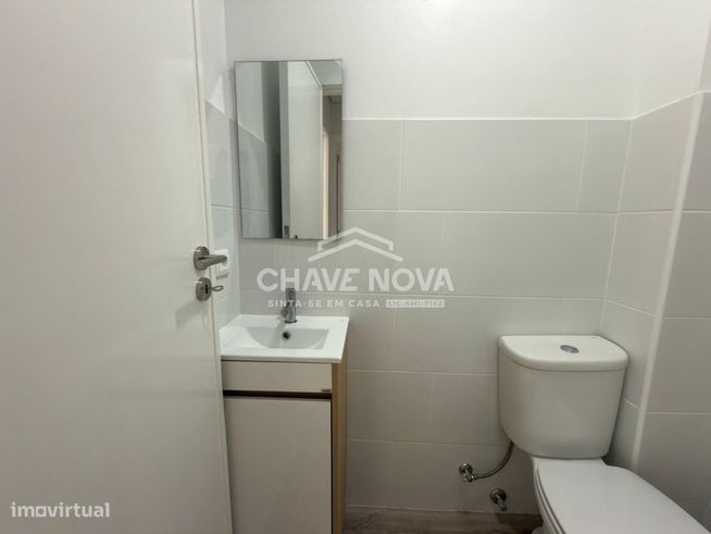 T2+1 Renovado c/ Garagem Box em Valadares-14