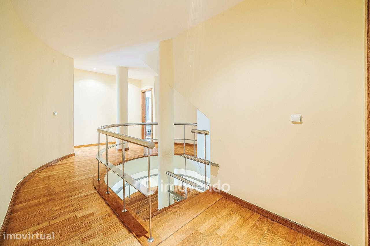 Moradia T5+2 com garagem, em condomínio com piscina, em Murches-42