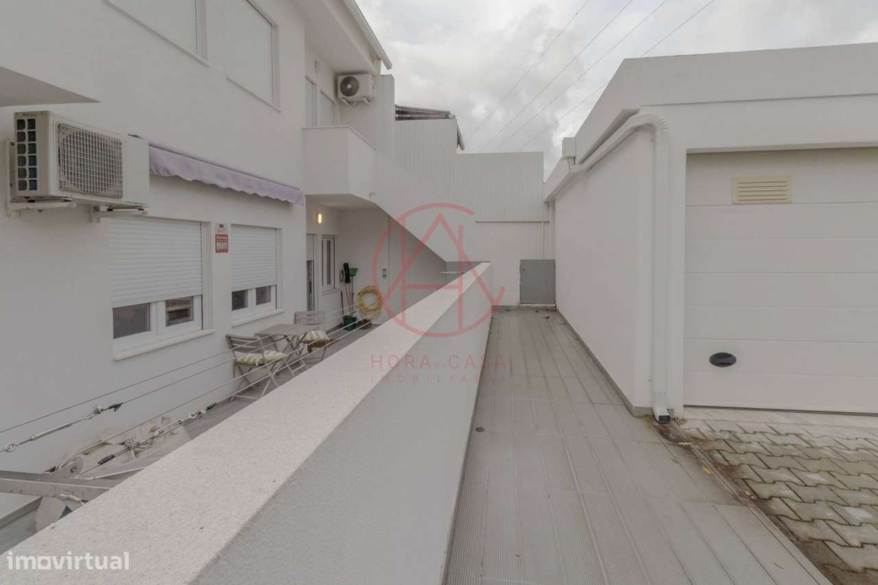 R/C de Moradia bi-familiar com quintal e garagem individual-28