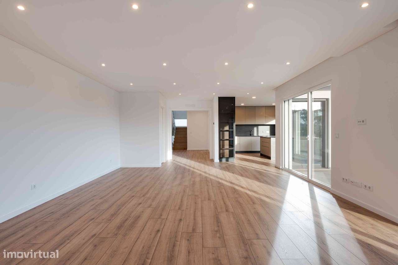 Moradia isolada T4 - Grande imagem: 4/17