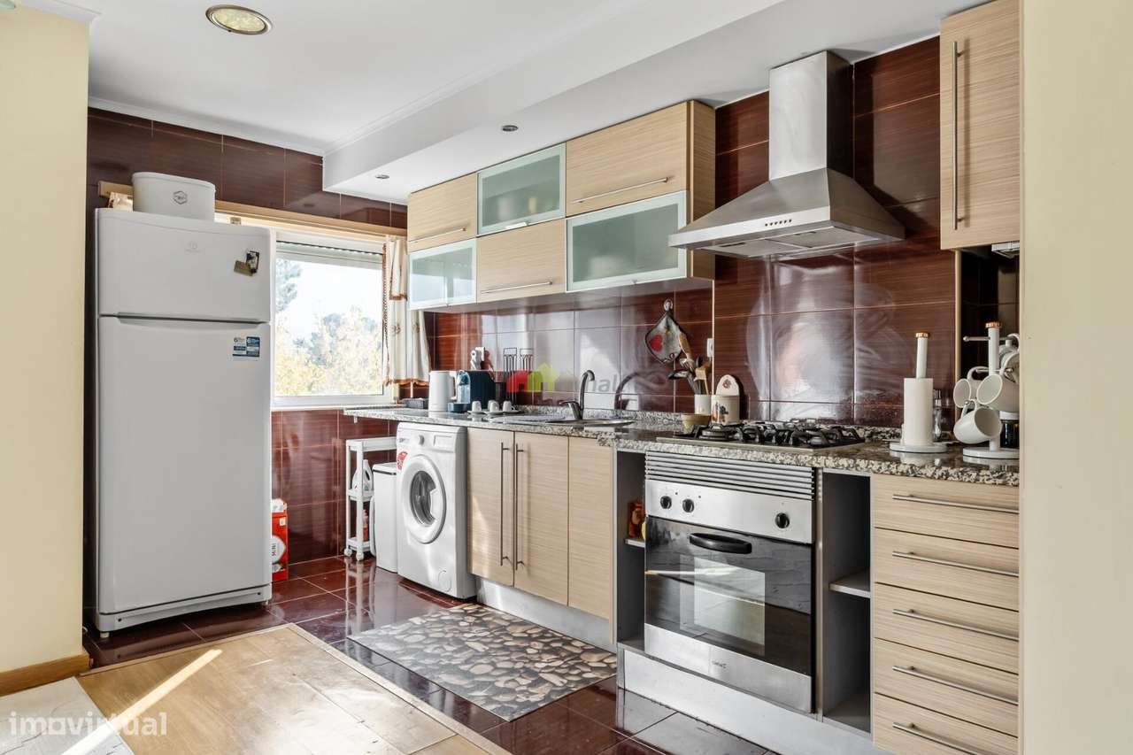 Apartamento T3 Renovado em Santo António da Charneca-6