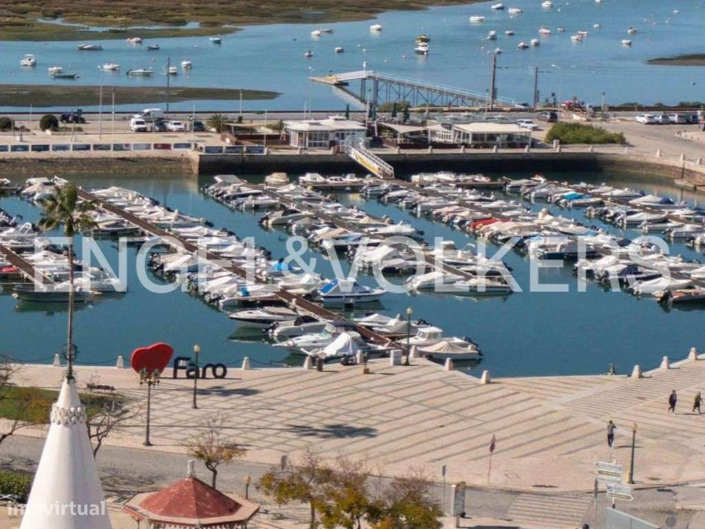 Andar de Moradia T3 Remodelado com Pátio em Faro-20