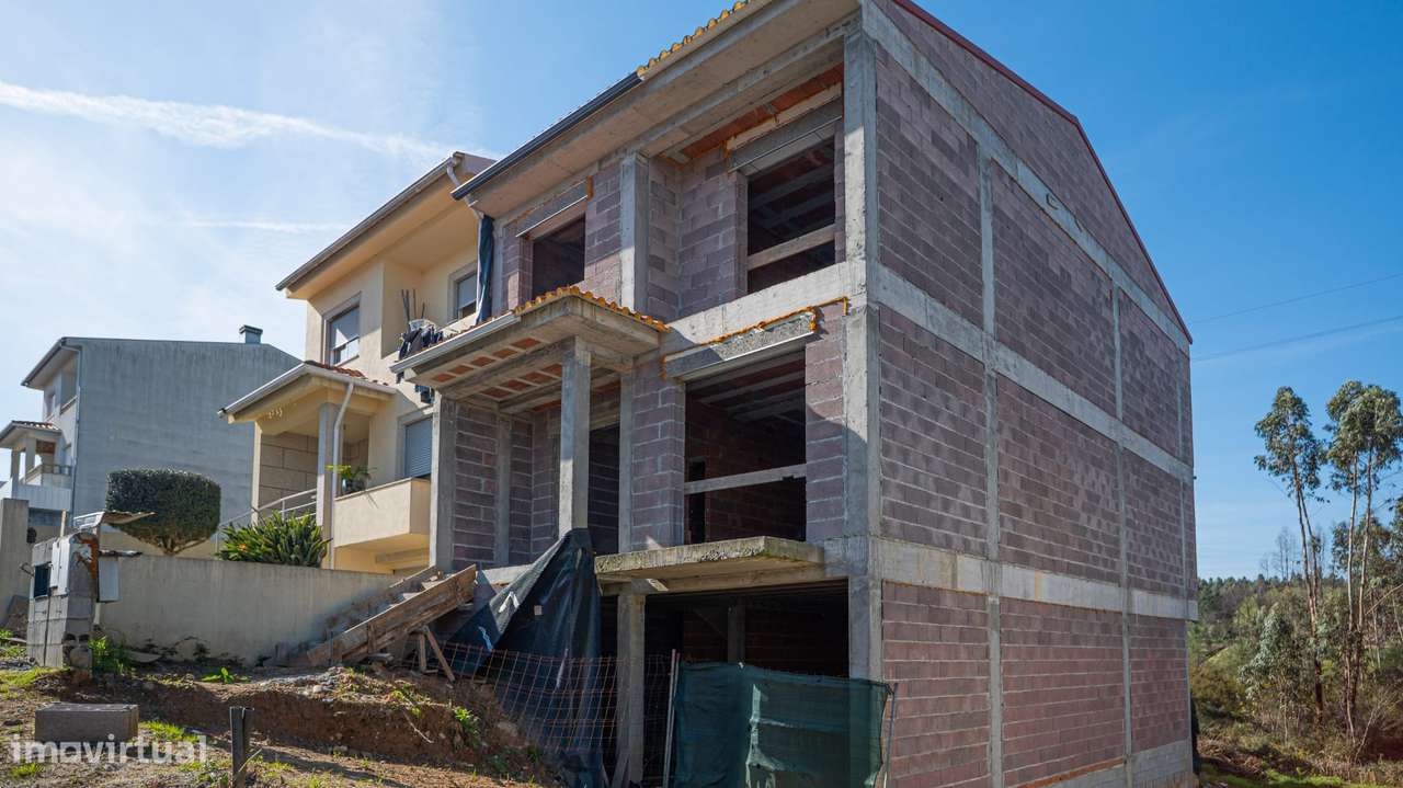 Moradia T3 por terminar em Cabanelas|Elevado potencial de investimento-23