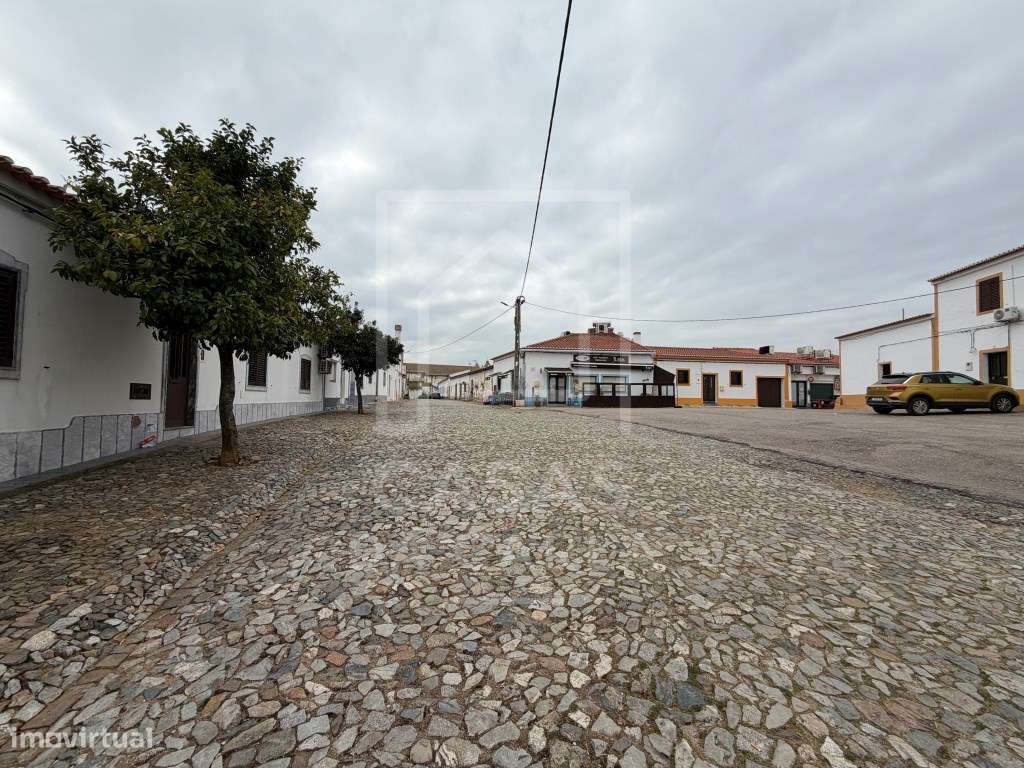 Moradia T2 com quintal e garagem em Selmes-28