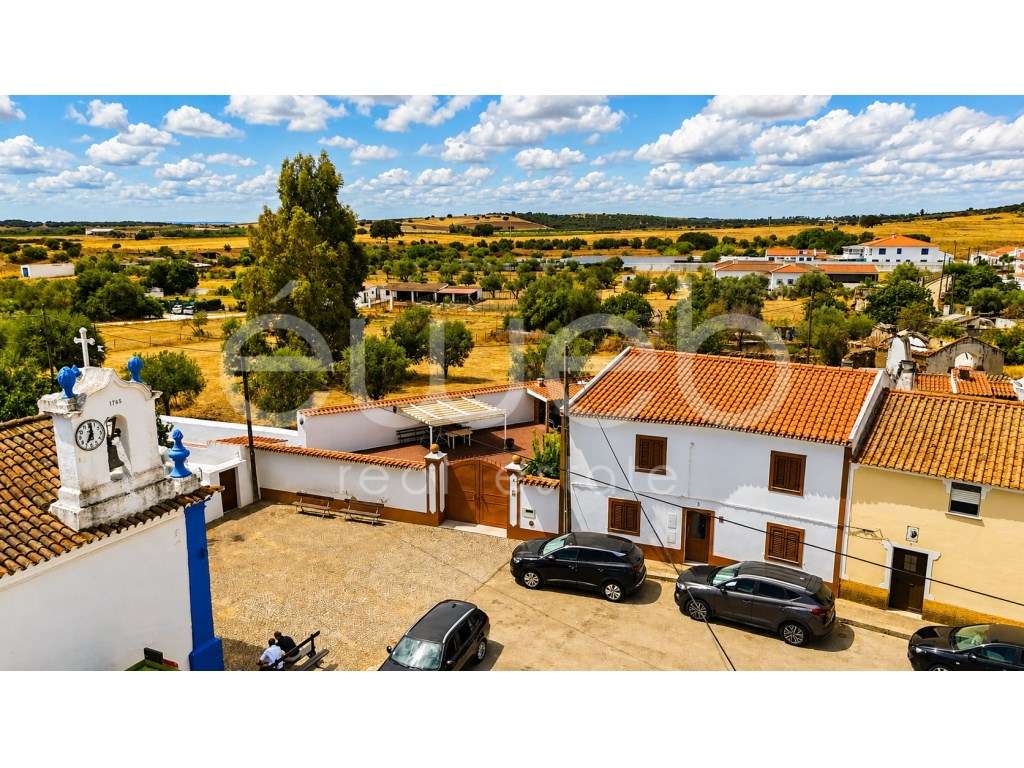Moradia T4 de Arquitetura Alentejana com Piscina, Motrinos, Regueng...-5