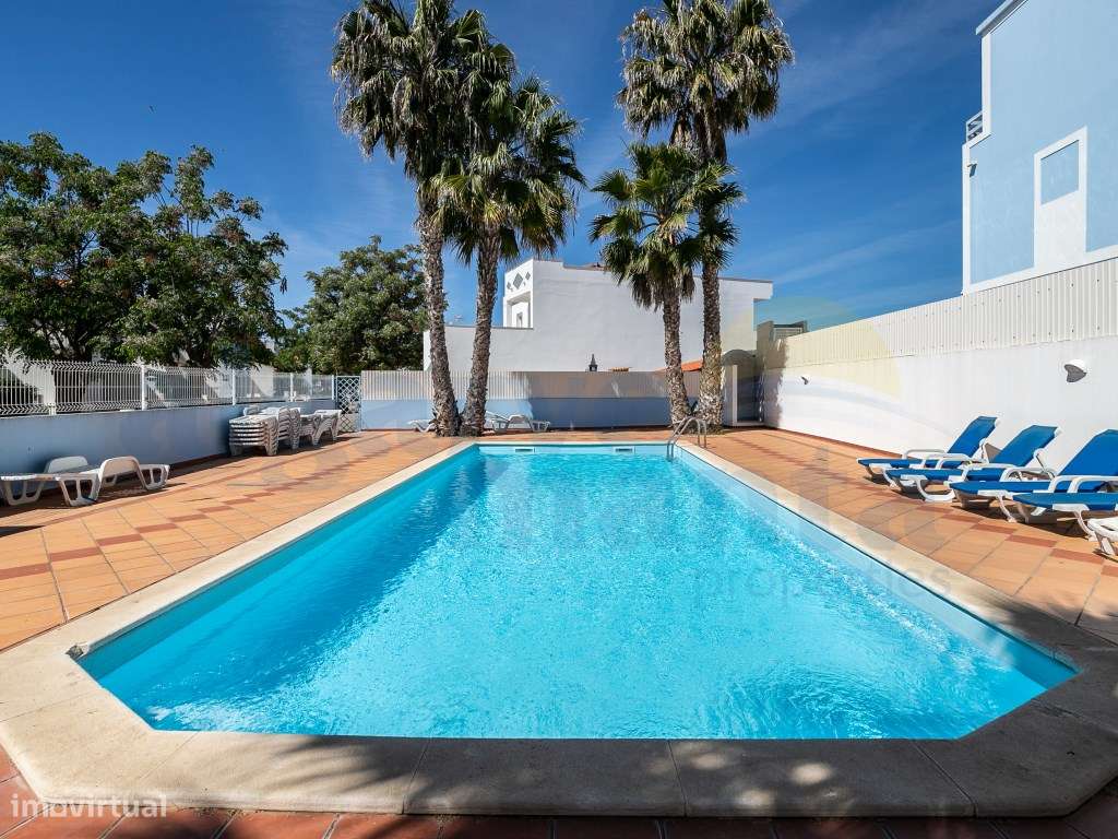 Moradia T2+1 - Condomínio com Piscina e Estacionamento em Manta Rota - Grande imagem: 3/29