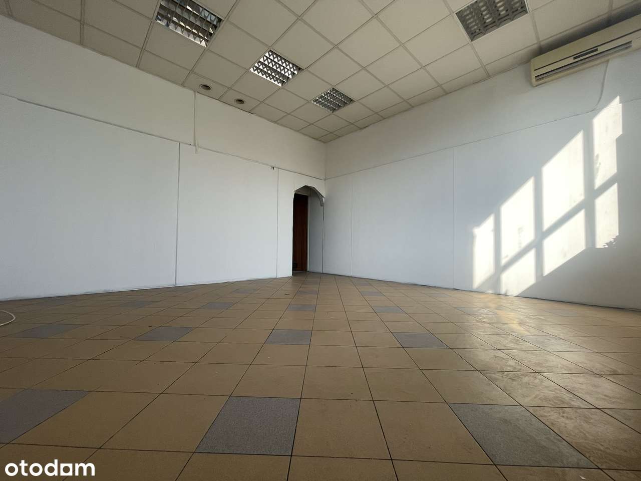 Ul. Poleska lokal handlowo-usługowy, pow. 40,29 m2-1