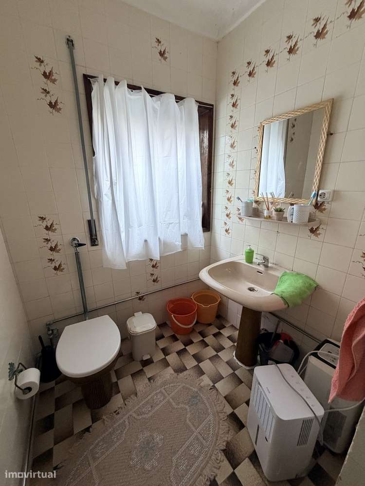 Apartamento T2 com 84 m² – Excelente oportunidade para remodelação-12