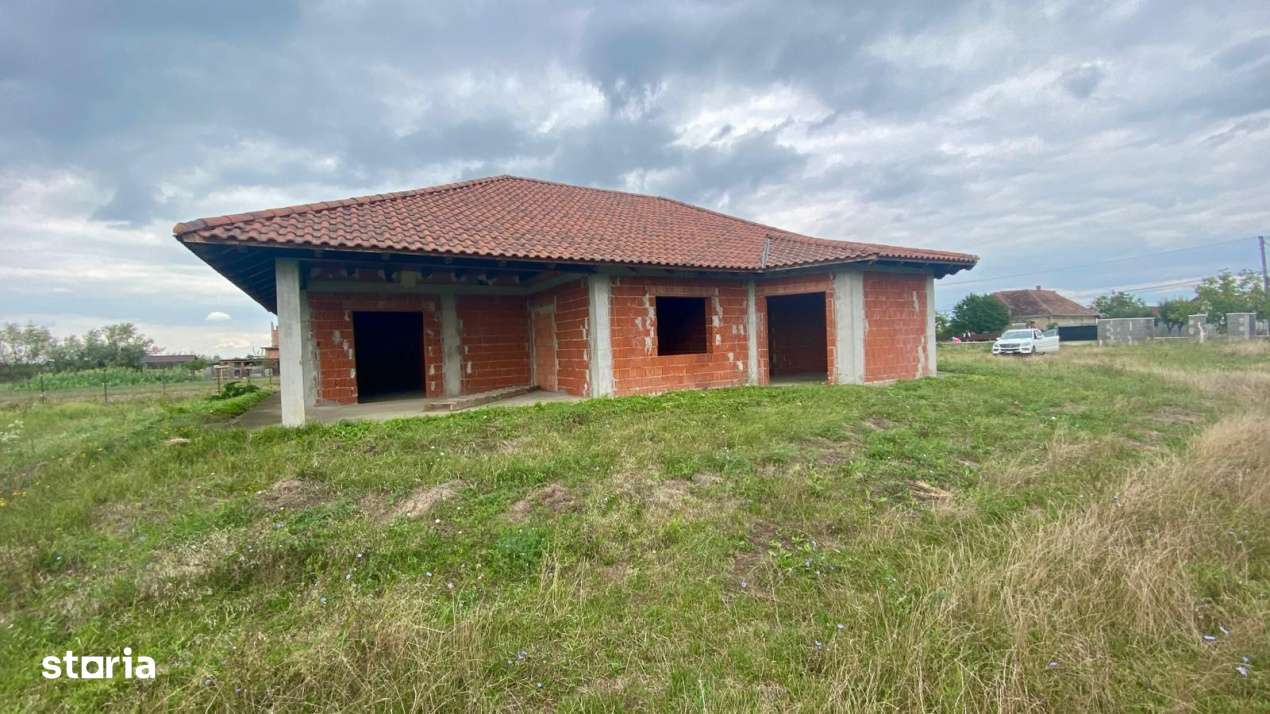 Casa in stadiu de rosu, localitatea Madaras - Imagine principală: 5/19