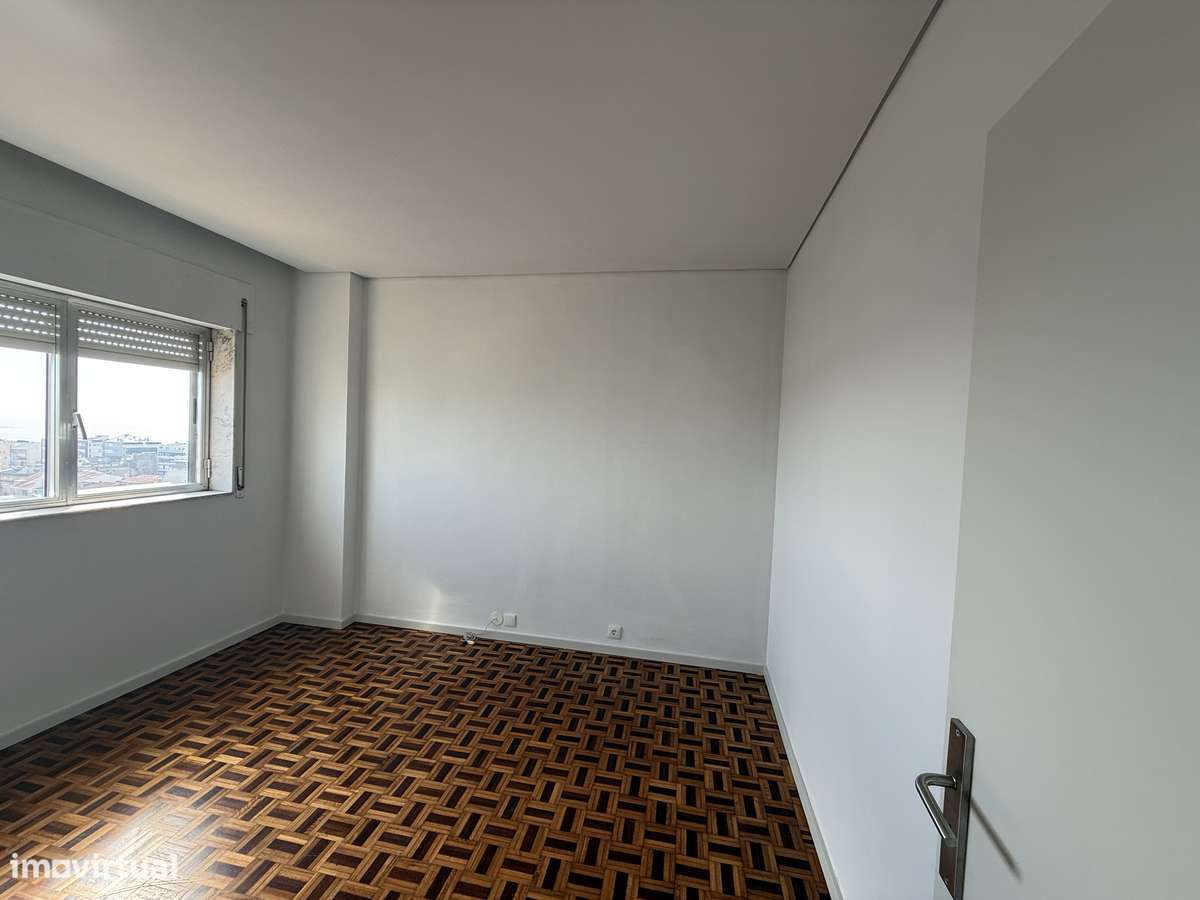 Arrendo apartamento t2 +1 remodelado junto à praia - Grande imagem: 3/19