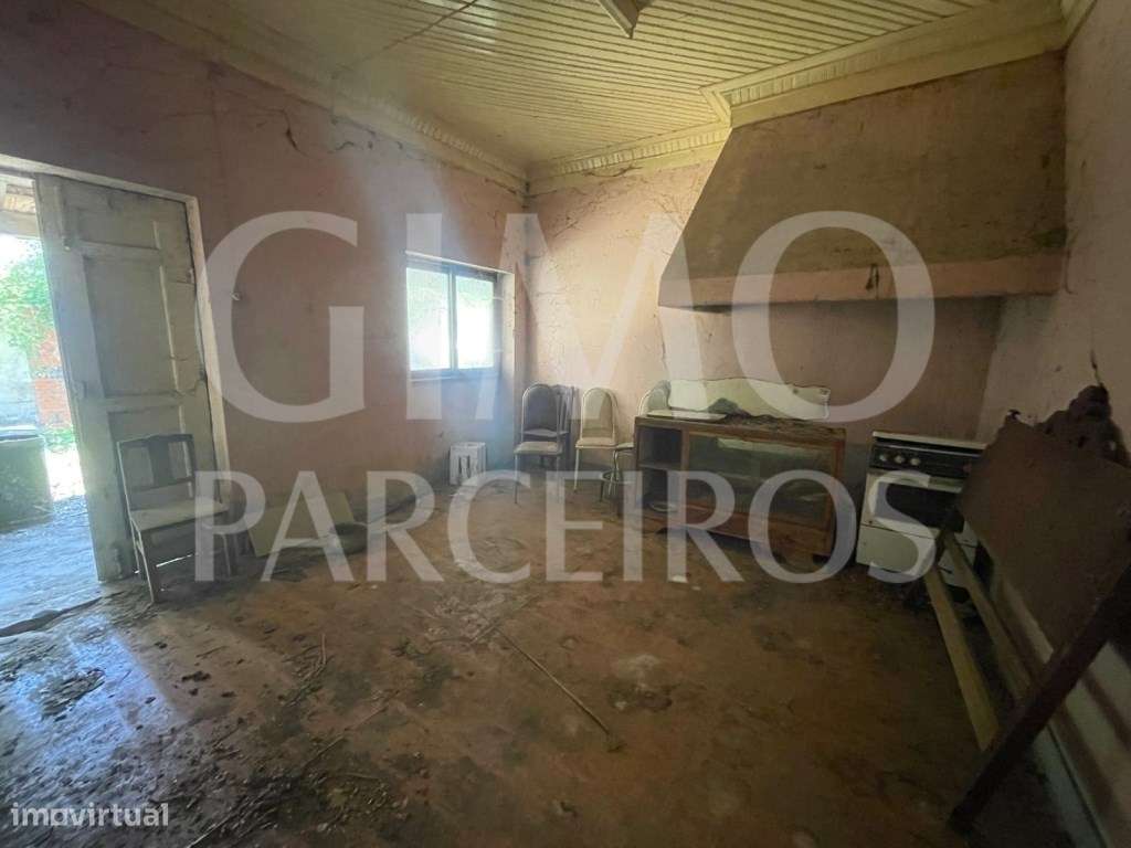 Moradia T4 para Remodelar em Oliveirinha + Terreno a poucos minutos...-10
