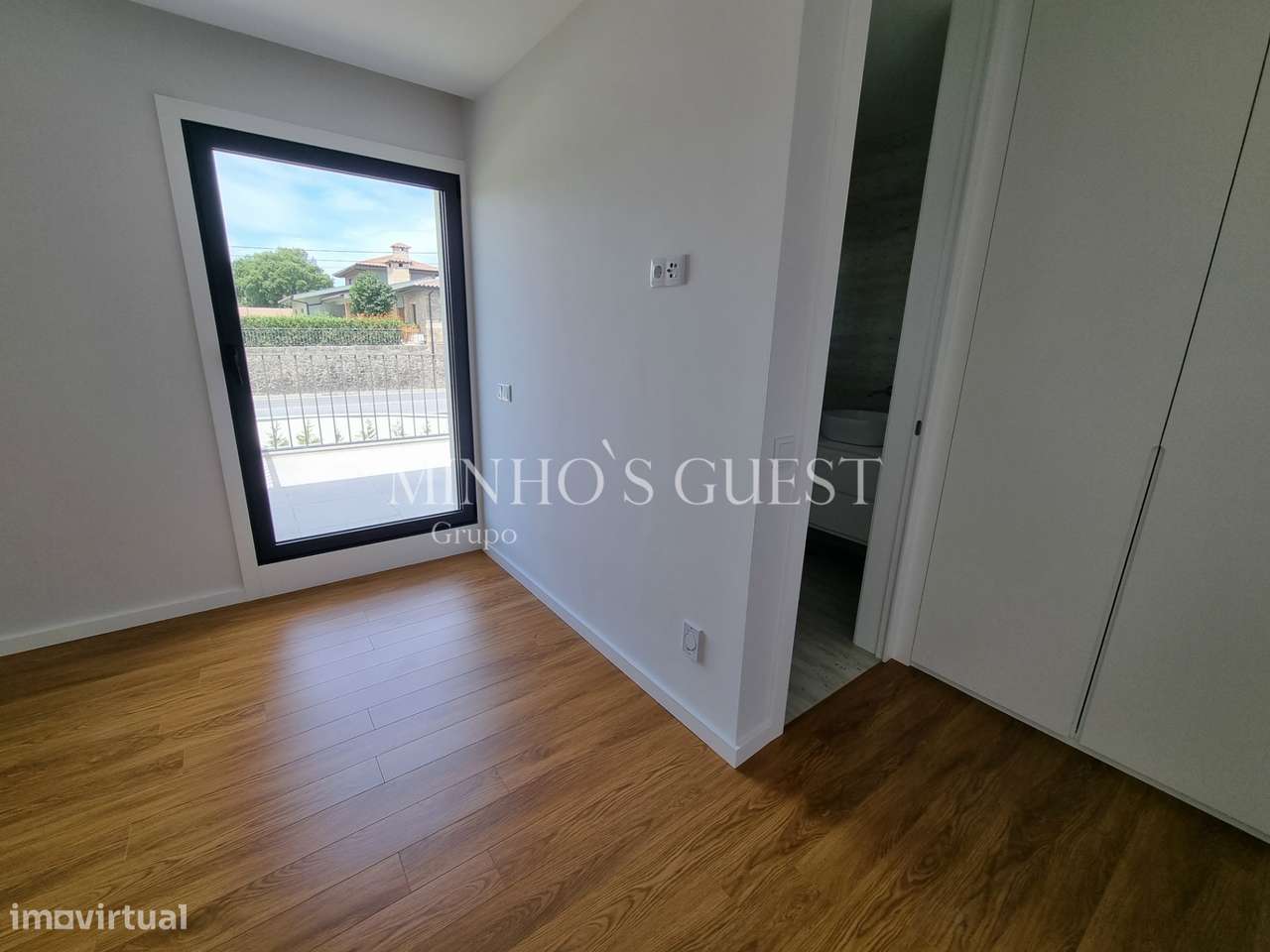 Moradia em Banda c/ 3 Suites e Logradouro - Braga-10