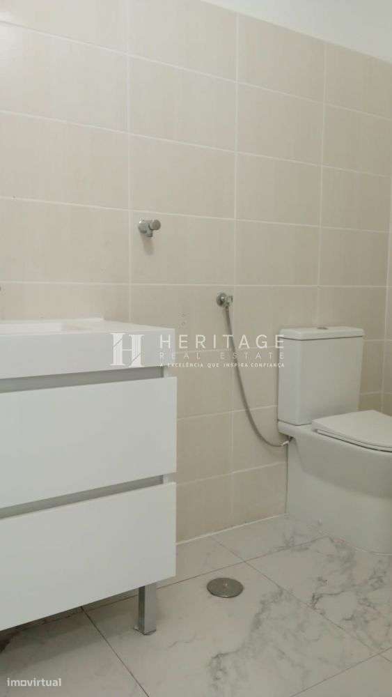 Loja com terraço no Barreiro-10