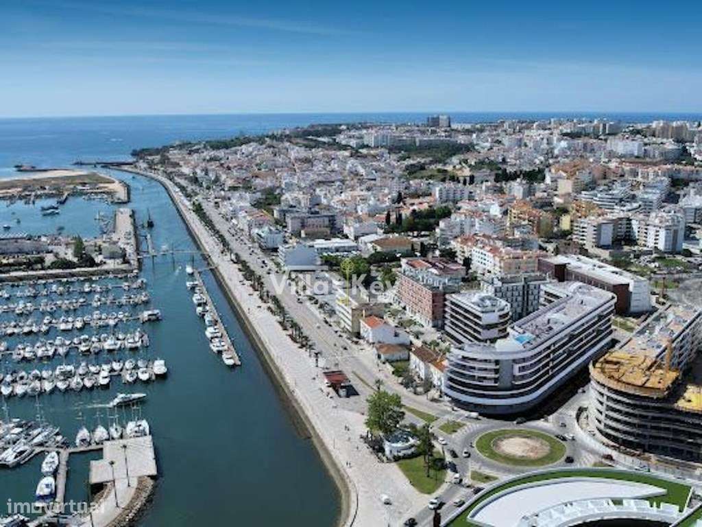 Loja ao lado da Marina em uma zona muito movimentada com montras am... - Grande imagem: 3/10