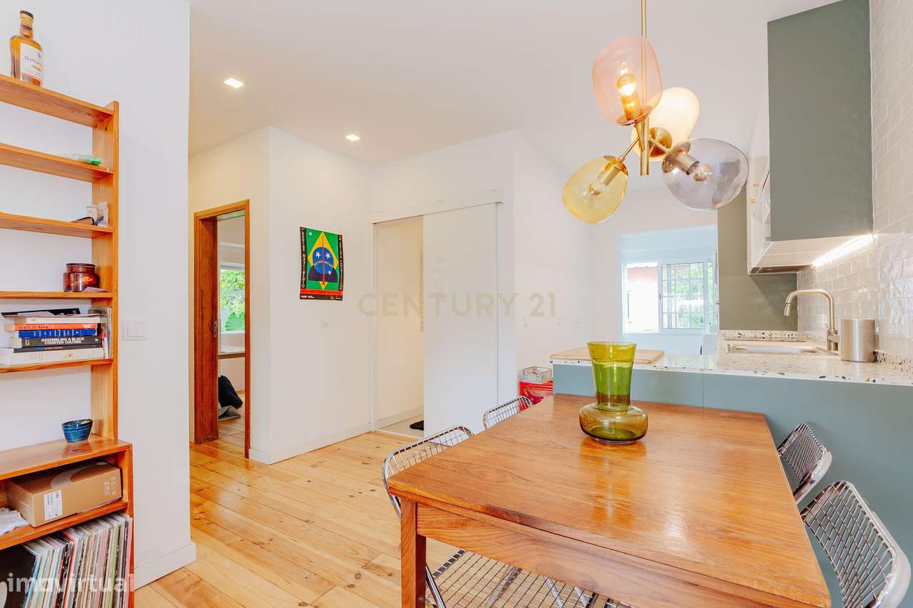 T2 exclusivo, totalmente remodelado e mobilado, com logradouro privati-7