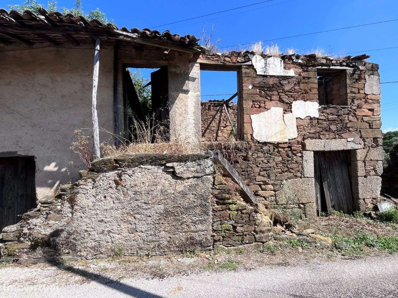 Moradia em ruína | Tábua, Espariz e Sinde - Grande imagem: 4/10