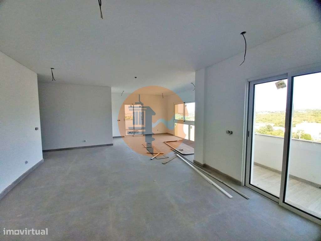 Excelente apartamento T3 com área total de 235m2, garagem para 2 ca... - Grande imagem: 4/26
