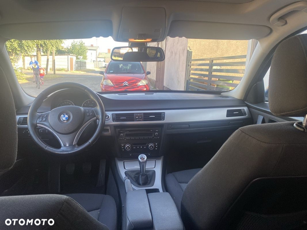 BMW Seria 3 320i - 4