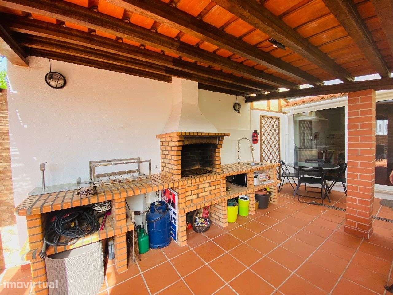 Moradia T4 com grande garagem e jardim - perto da praia-29