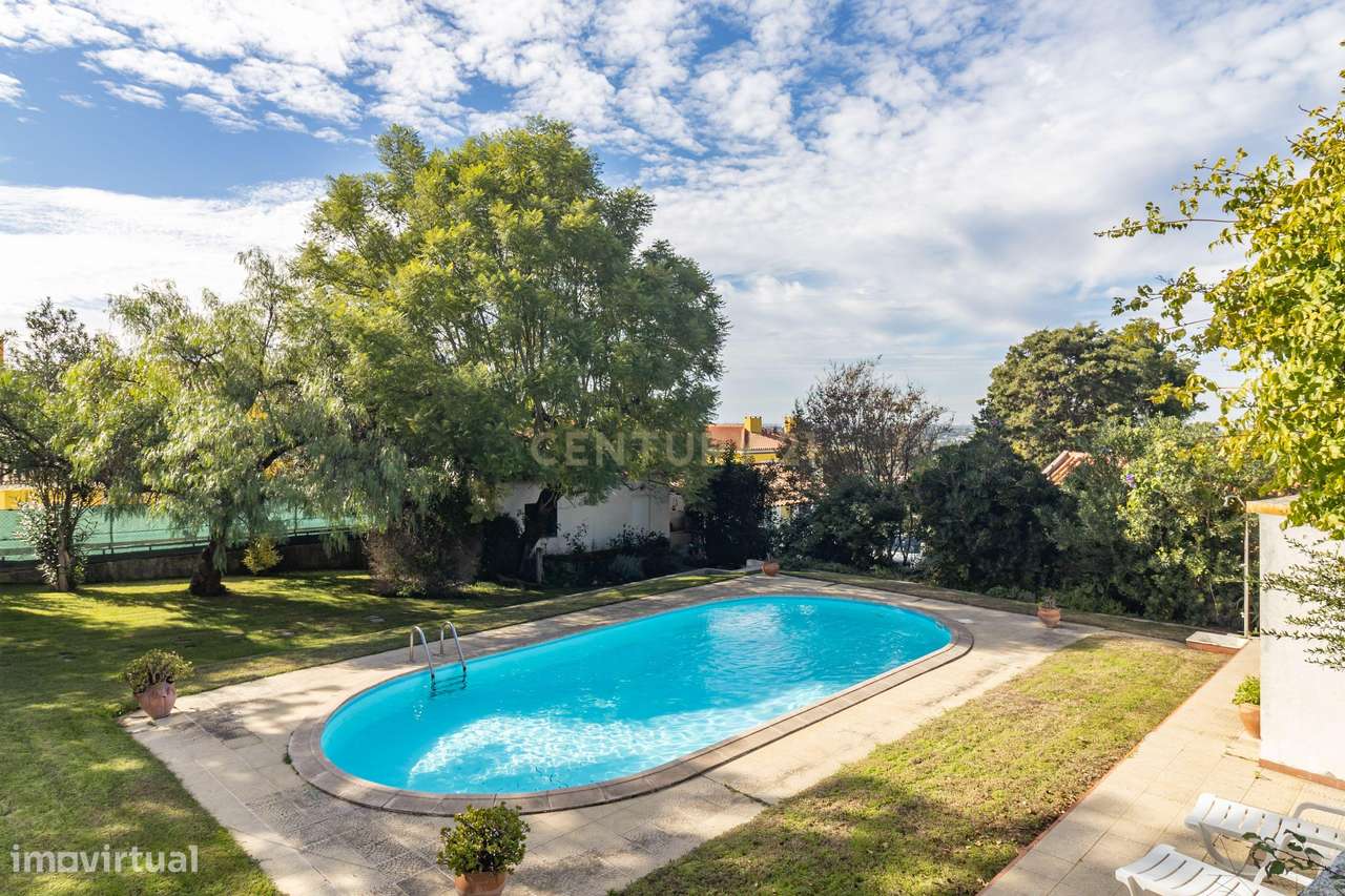 Moradia com construções de apoio, piscina e localização priviligiada - Grande imagem: 5/60