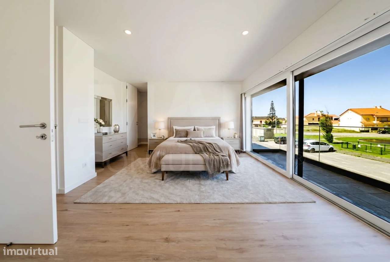 Moradia T3+2 Moderna com Vista Mar e Terraço Panorâmico-45