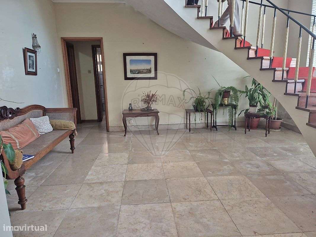 Moradia T5 para venda-8