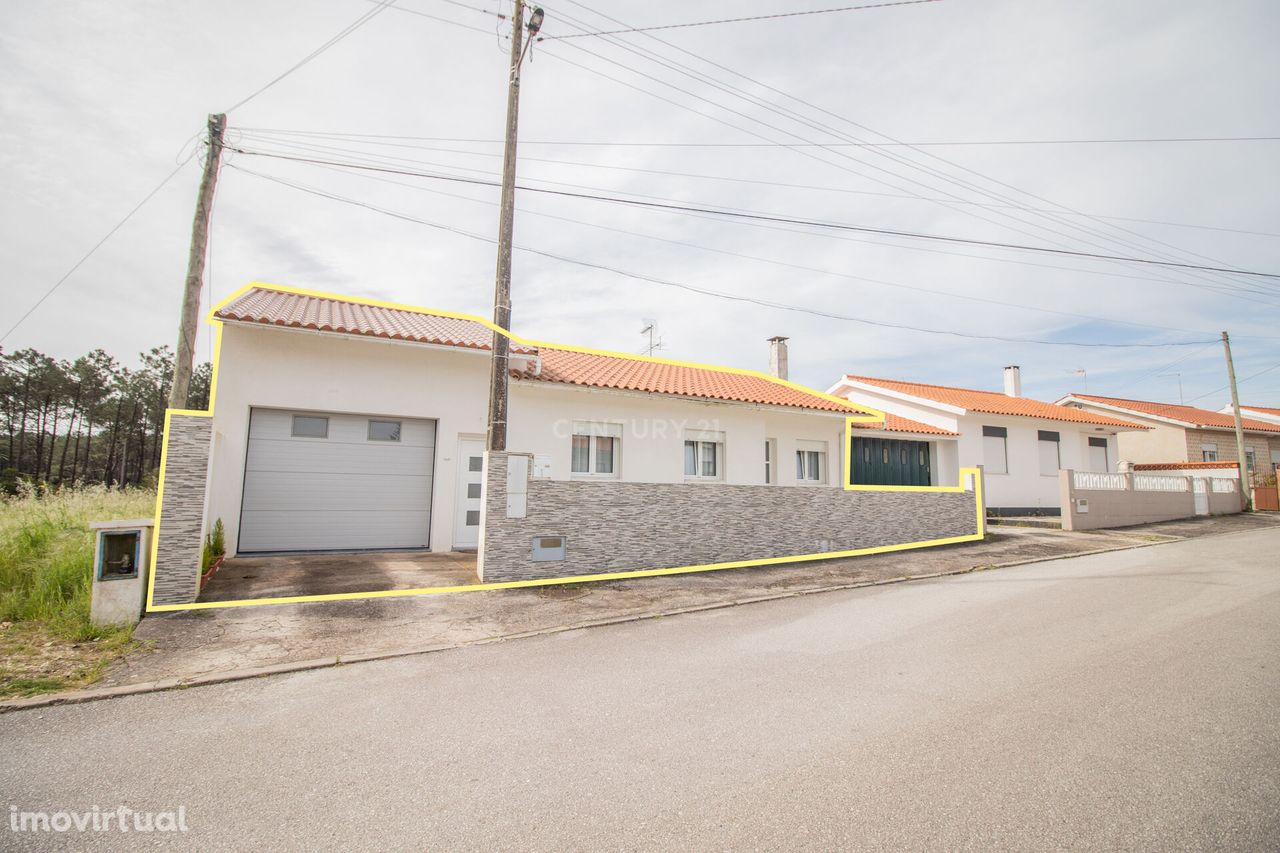 Moradia com 3 quartos, garagem e jardim - A Sua Casa a um passo da Naz